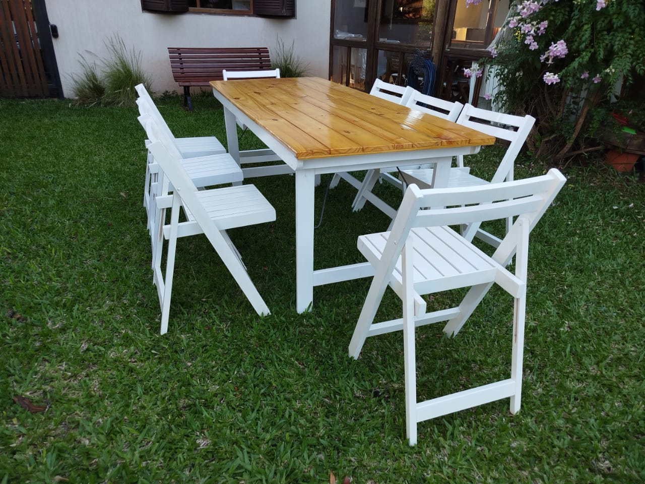 Mesa Arandu 75x75 + 2 Sillas plegable Amsterdam